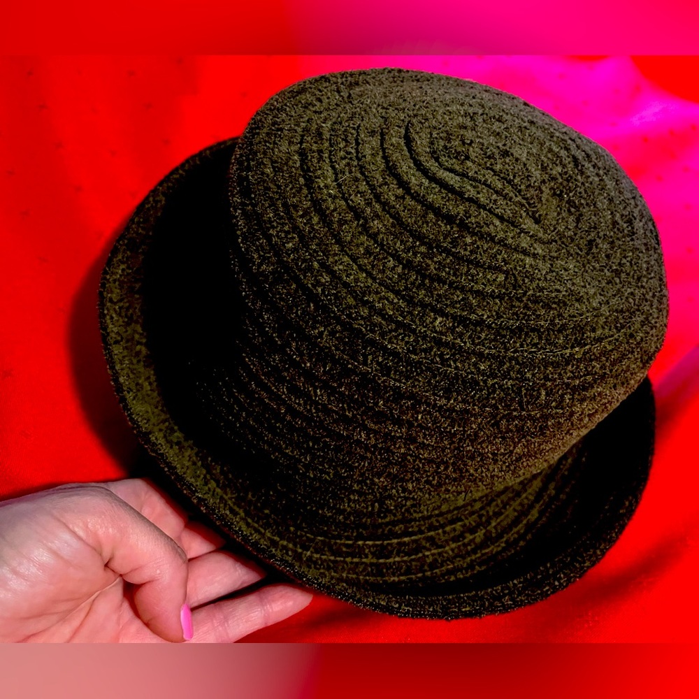 Lord & Taylor vintage hat, rare find, excellent condition, 23 inches